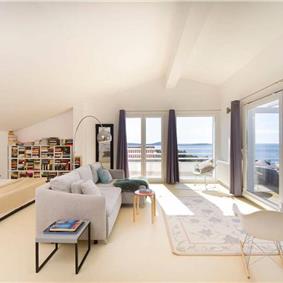 3 Bedroom Villa with Pool, Terrace and Sea Views near Vinisce, Sleeps 7